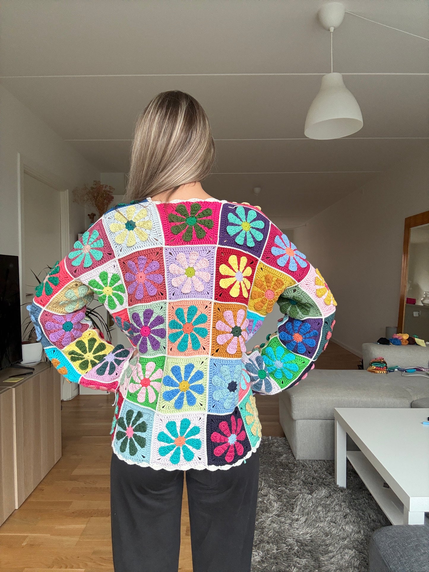 RETRO DAISY GRANNY SQUARE CARDIGAN | pdf pattern in English