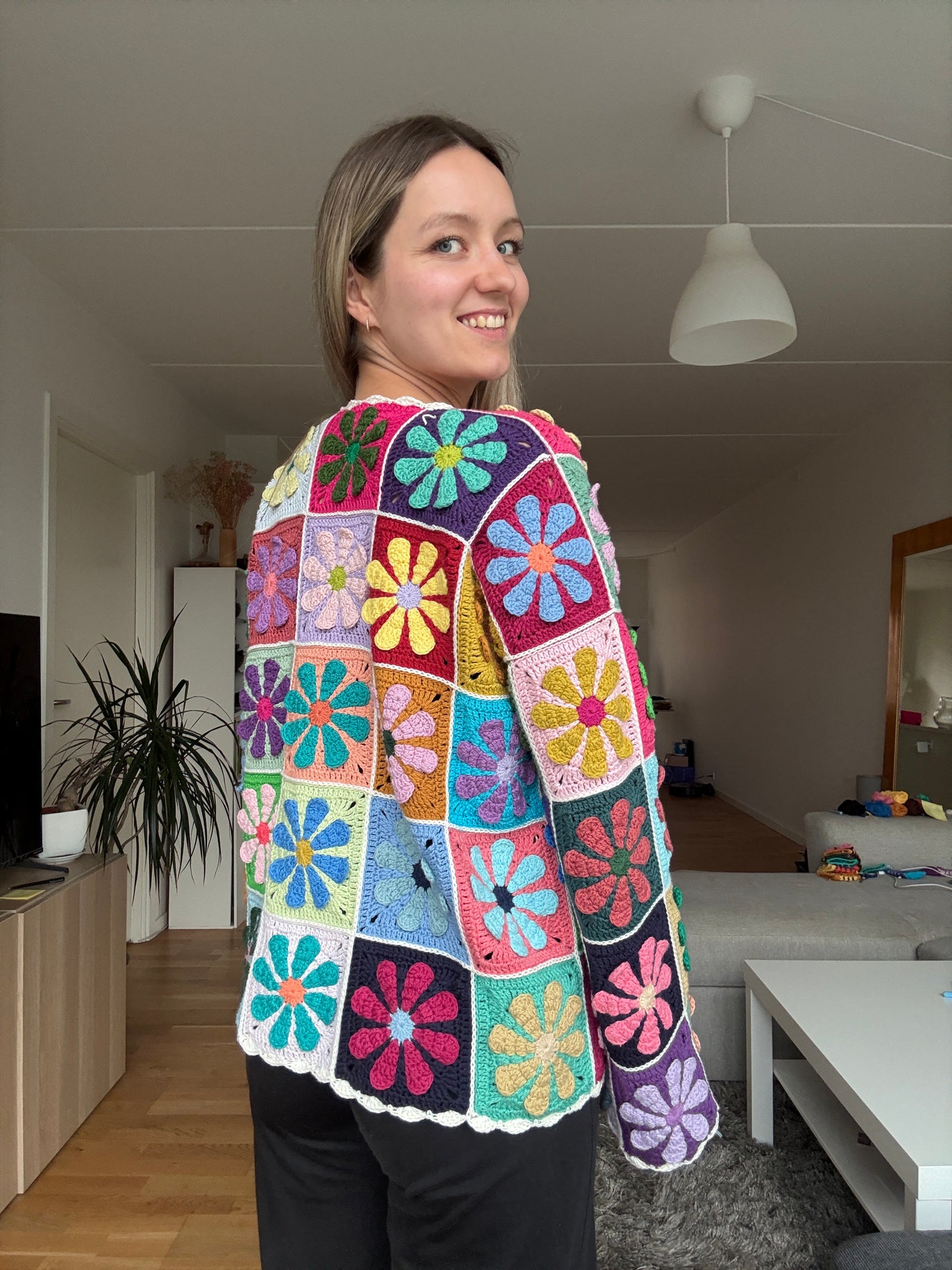 RETRO DAISY GRANNY SQUARE CARDIGAN | pdf pattern in English