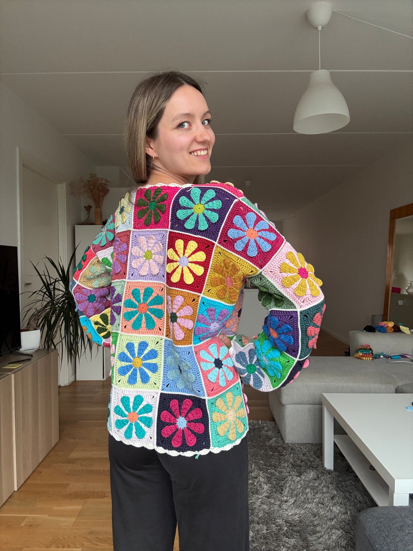 RETRO DAISY GRANNY SQUARE CARDIGAN | pdf pattern in English