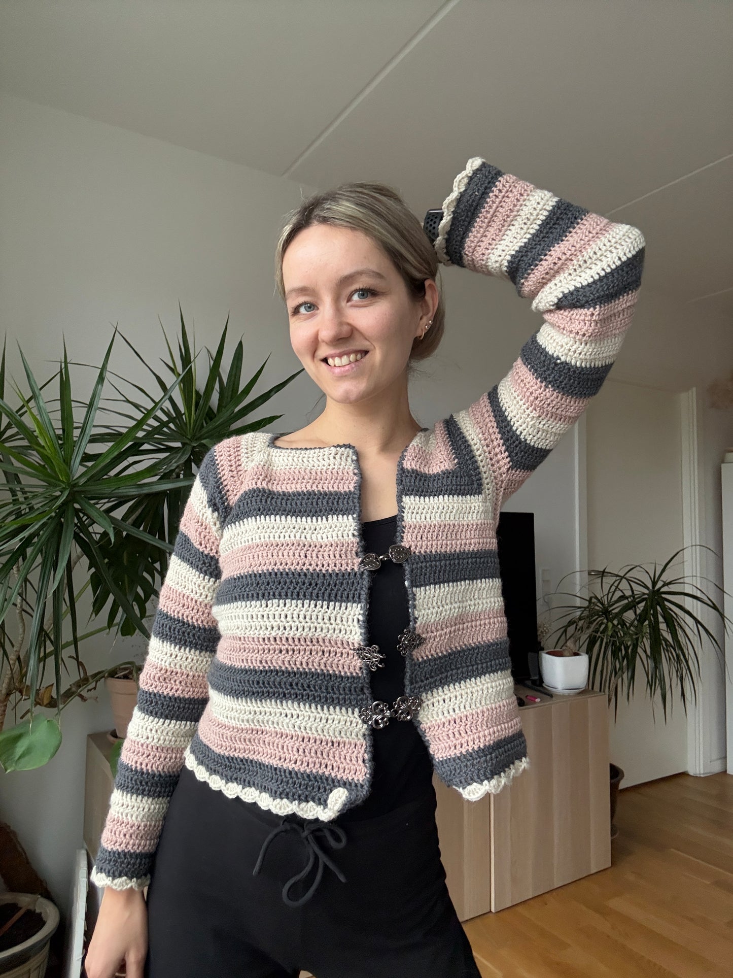 SHIFTED OPENING CROCHET RAGLAN CARDIGAN | pdf pattern in English