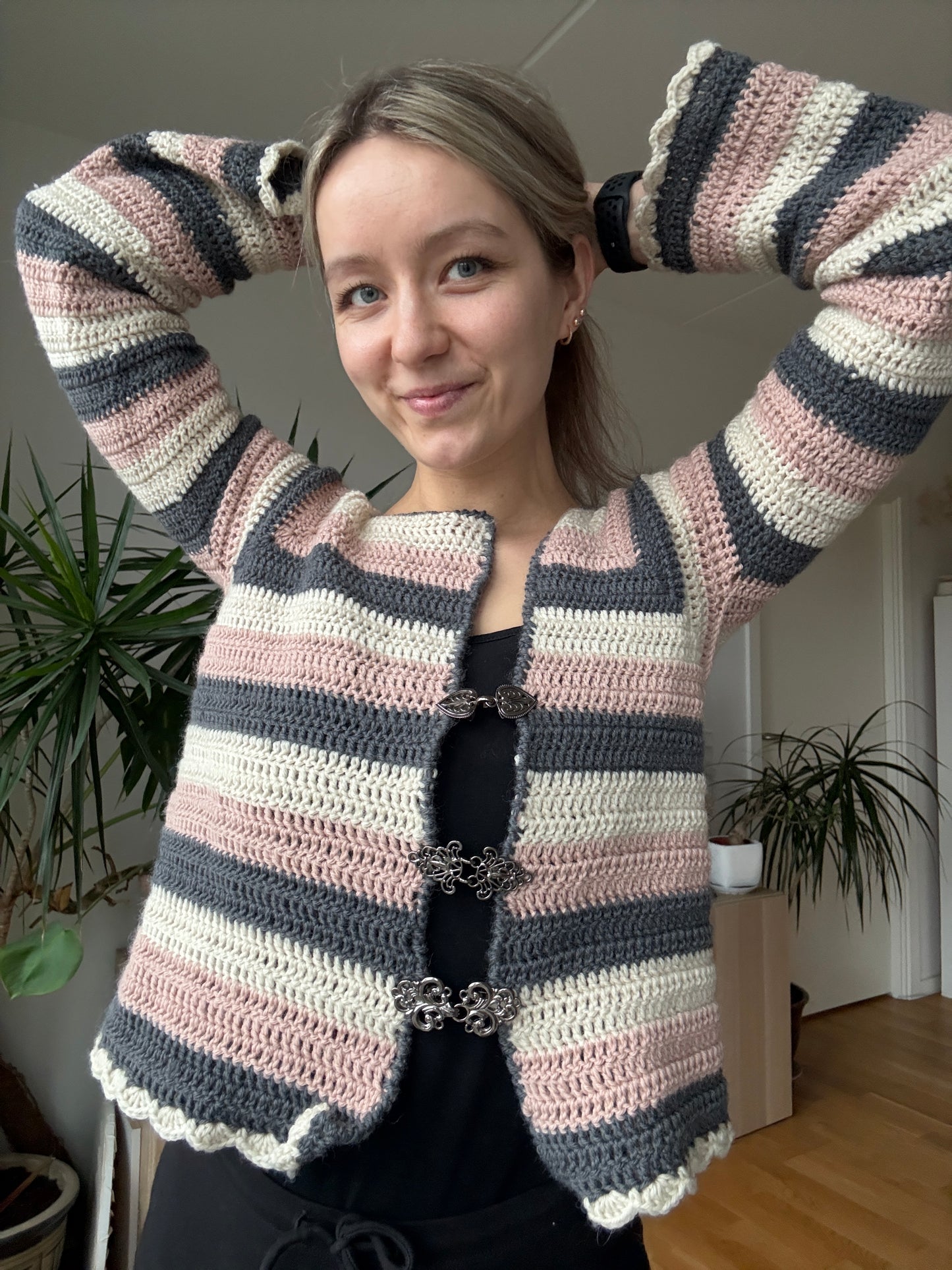 SHIFTED OPENING CROCHET RAGLAN CARDIGAN | pdf pattern in English