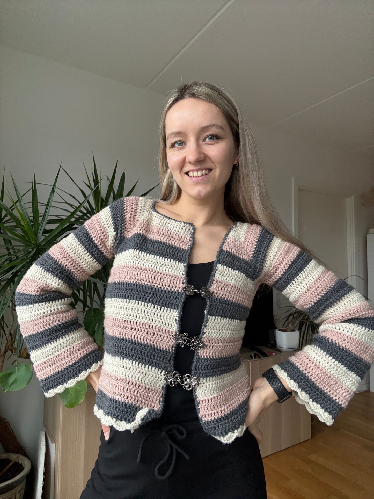 SHIFTED OPENING CROCHET RAGLAN CARDIGAN | pdf pattern in English