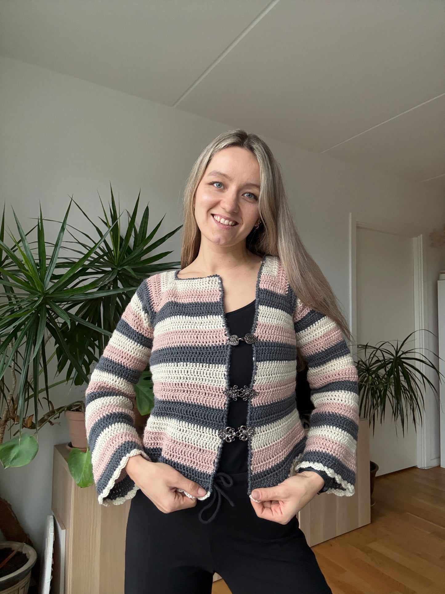 SHIFTED OPENING CROCHET RAGLAN CARDIGAN | pdf pattern in English
