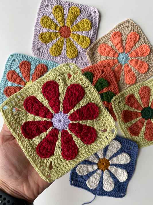 RETRO DAISY GRANNY SQUARE | pdf pattern in English