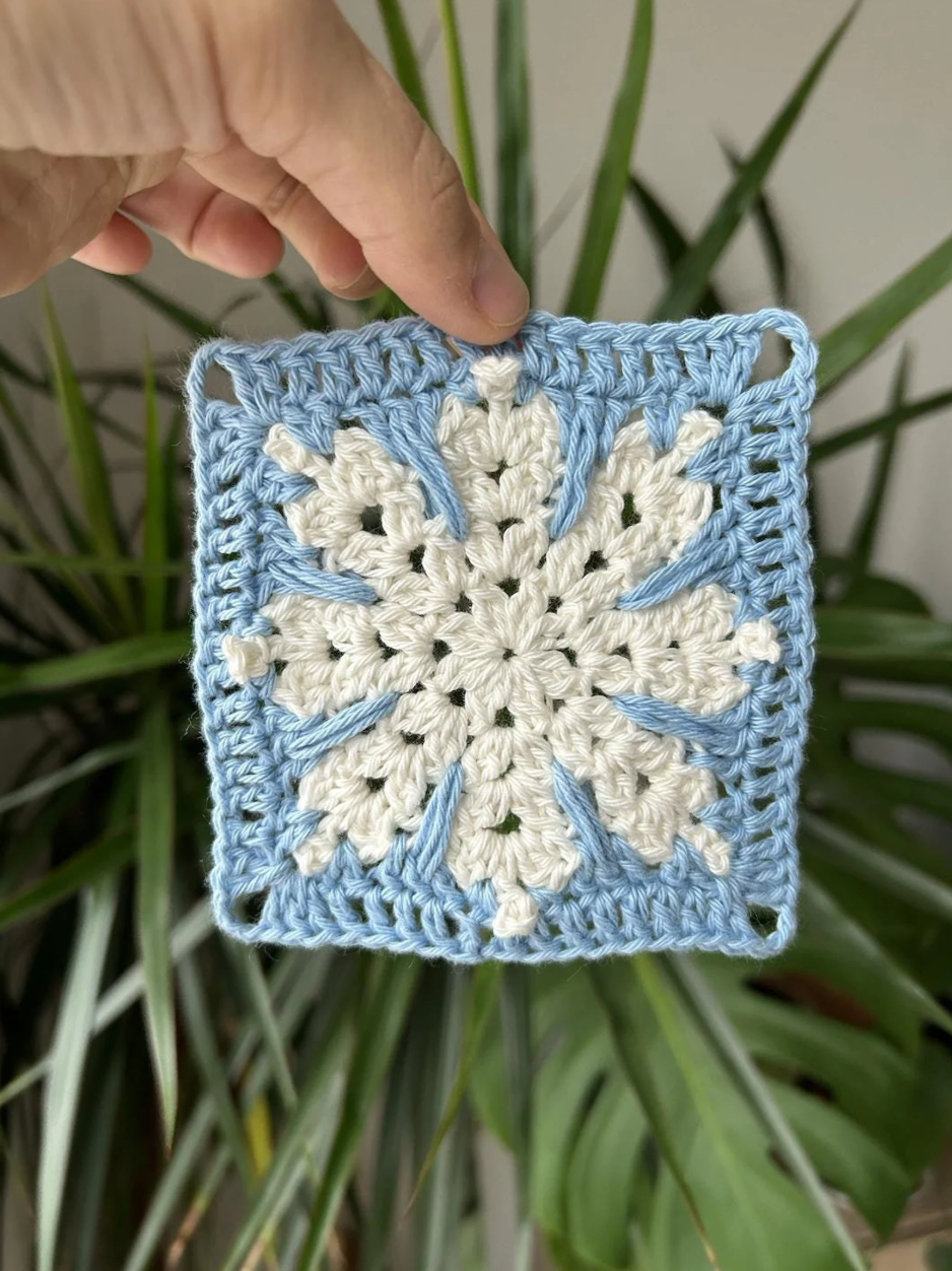 SNOWFLAKE GRANNY SQUARE | pdf pattern in English