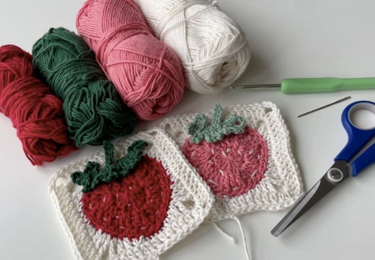 STRAWBERRY GRANNY SQUARE | pdf pattern in English