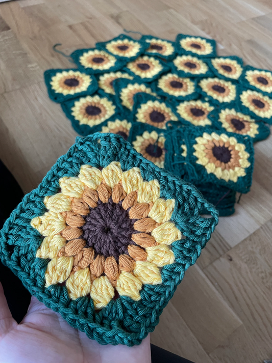 SUNFLOWER GRANNY SQUARE | pdf pattern in English